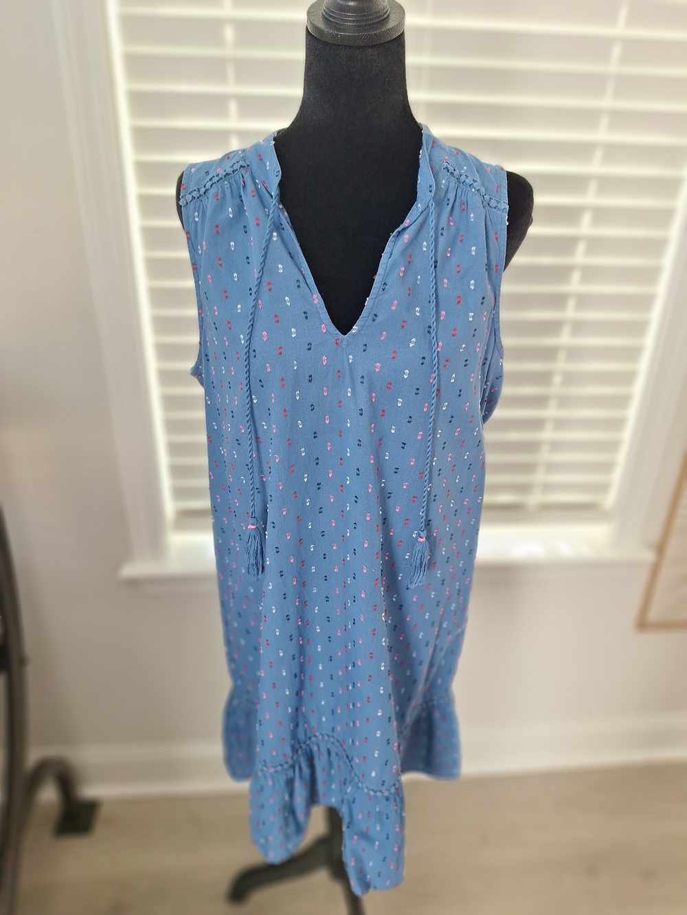 Crown & Ivy Blue Sleeveless V-Neck Tassel Tie Shift Dress with Pink Dot Print